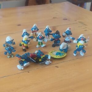 Smurfs Figurines With Fun Button